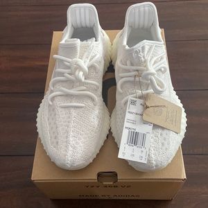 Yeezy Boost V2 Bone 5.5 (7 woman’s)